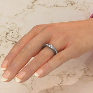 B024 White Gold 0.30Ct Graduated Wedding Band Ring (5)