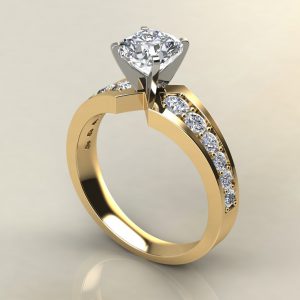 Graduated Cushion Cut Moissanite Engagement Ring