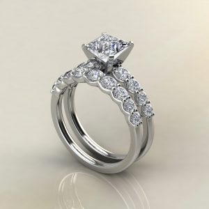 Graduated Shared Prong Princess Cut Moissanite Engagement Ring