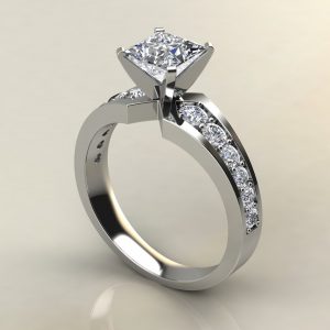 P024 White Gold Graduated Princess Cut Engagement Ring